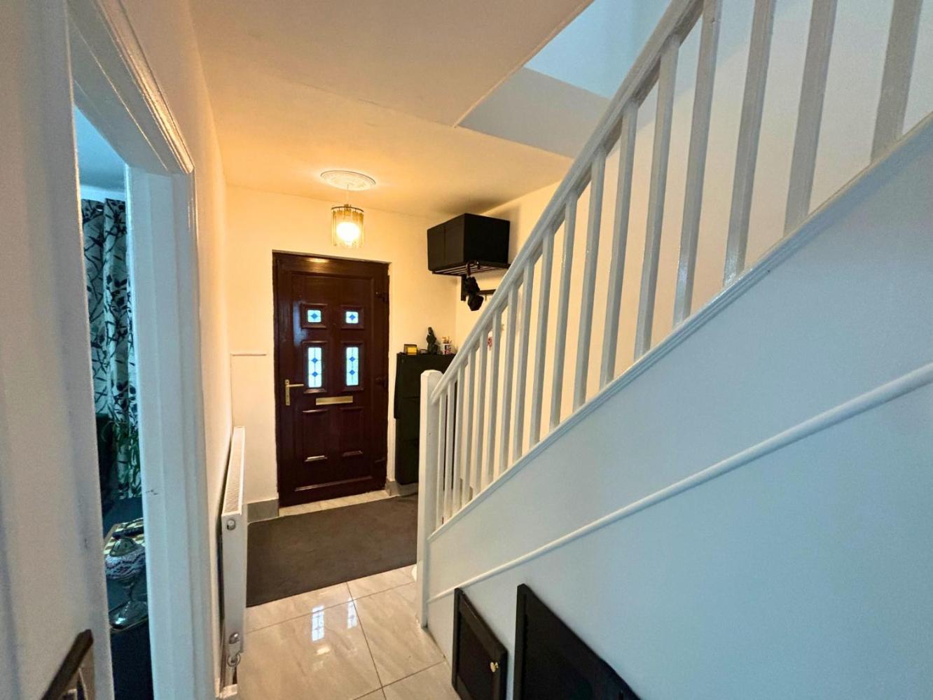 Charming And Cosy London Home, Garden, Parking & Family Fun Mitcham Exterior photo